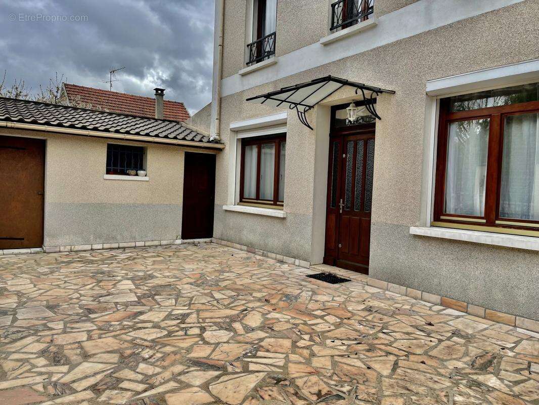Maison 311 m² à Varennes-Jarcy  - photo 17