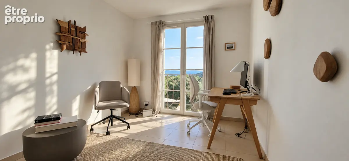 Villa type bastide  vendue meublée, Sh 192m² , terrain de 1150m² , piscine. - photo 9