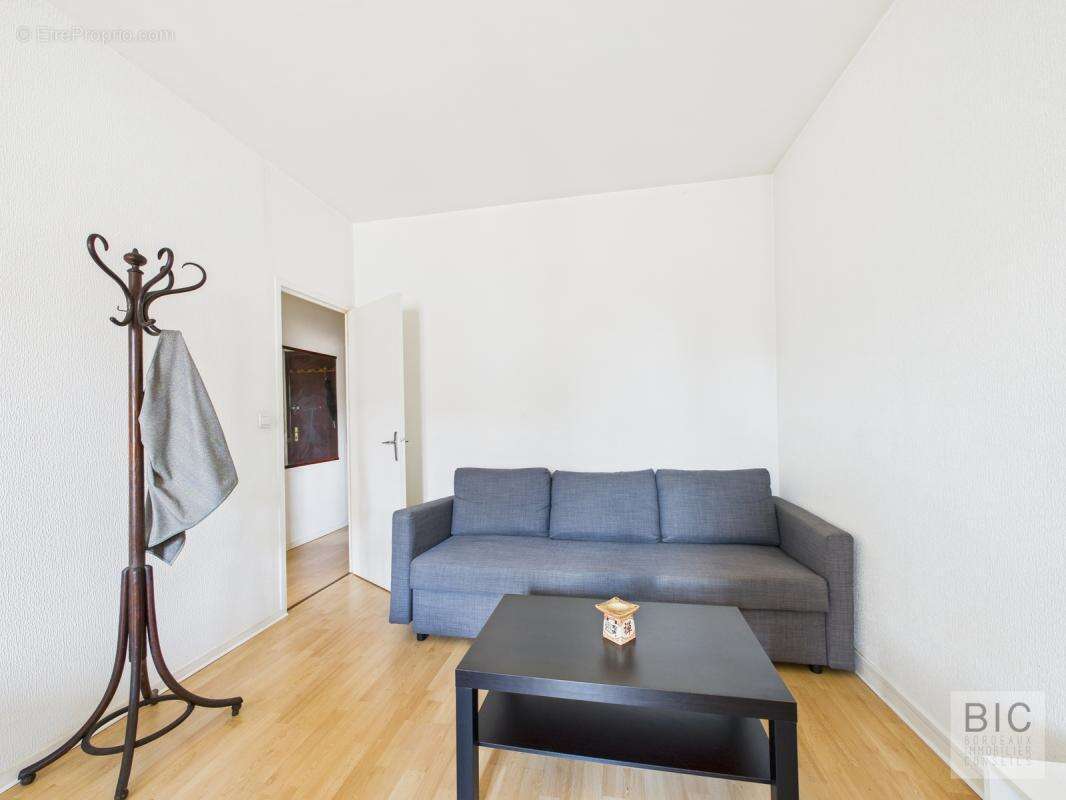 A vendre  grand T2 de 48 m2 à ré-agencer - photo 7
