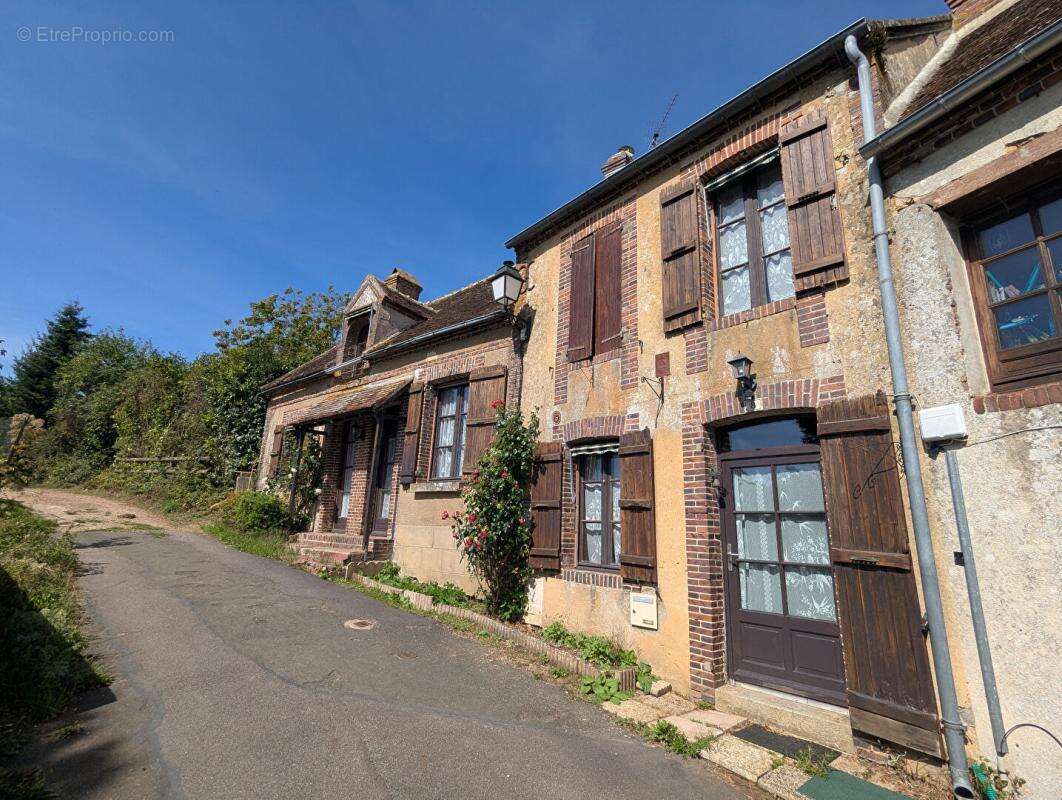 Maison à MOUTIERS-AU-PERCHE