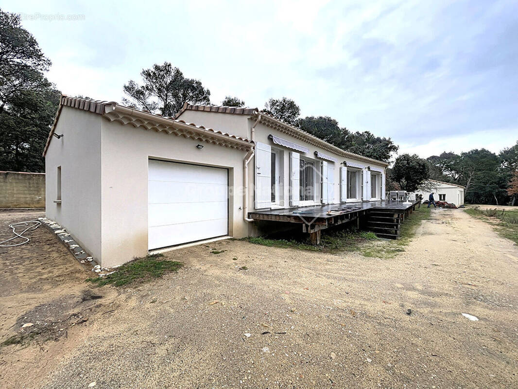 Maison à UCHAUX