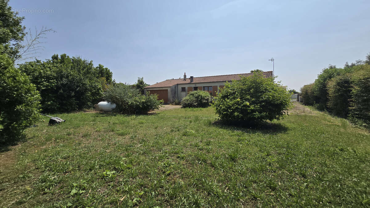 Maison à SAINT-JEAN-DE-LIVERSAY