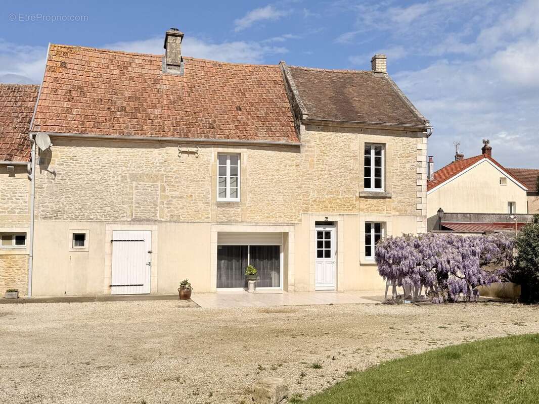 Maison à BASLY