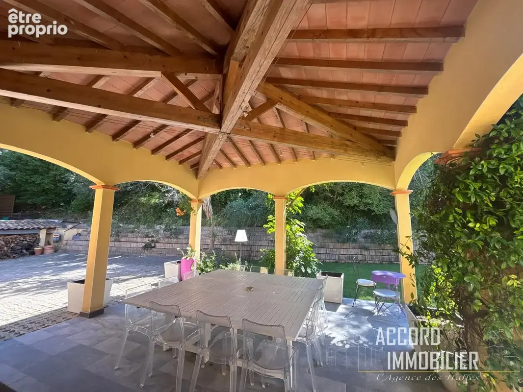 Superbe Maison T9 d'une superficie habitable de 286 m2 avec dépendances, piscine sur 1494 m2 de terrain - photo 16