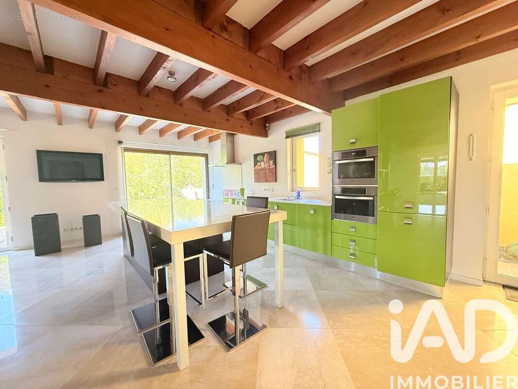 Maison 300 m² à Saint-Martial-D'artenset  - photo 2