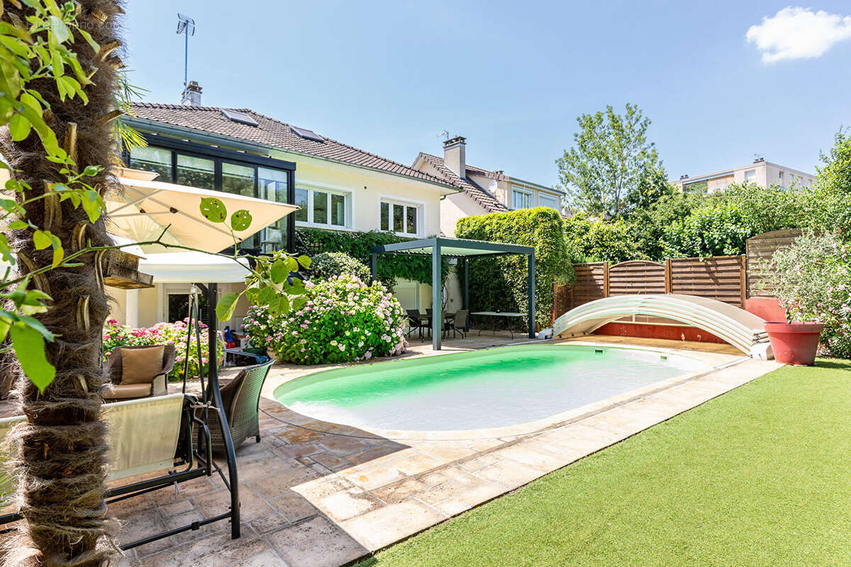 Maison à VERRIERES-LE-BUISSON