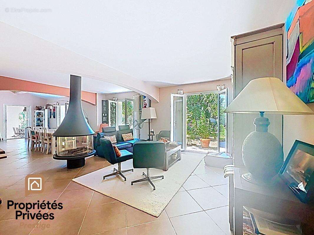 Villa 4 chambres - Piscine - Dépendance - Terrain 4 652 m² - Forcalqueiret 83136 - photo 12