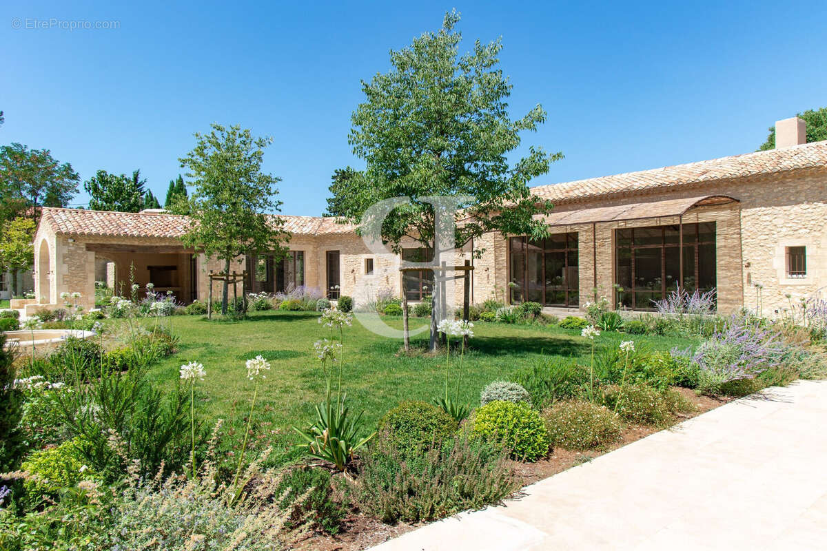 Maison 505 m² à Saint-Remy-De-Provence  - photo 7