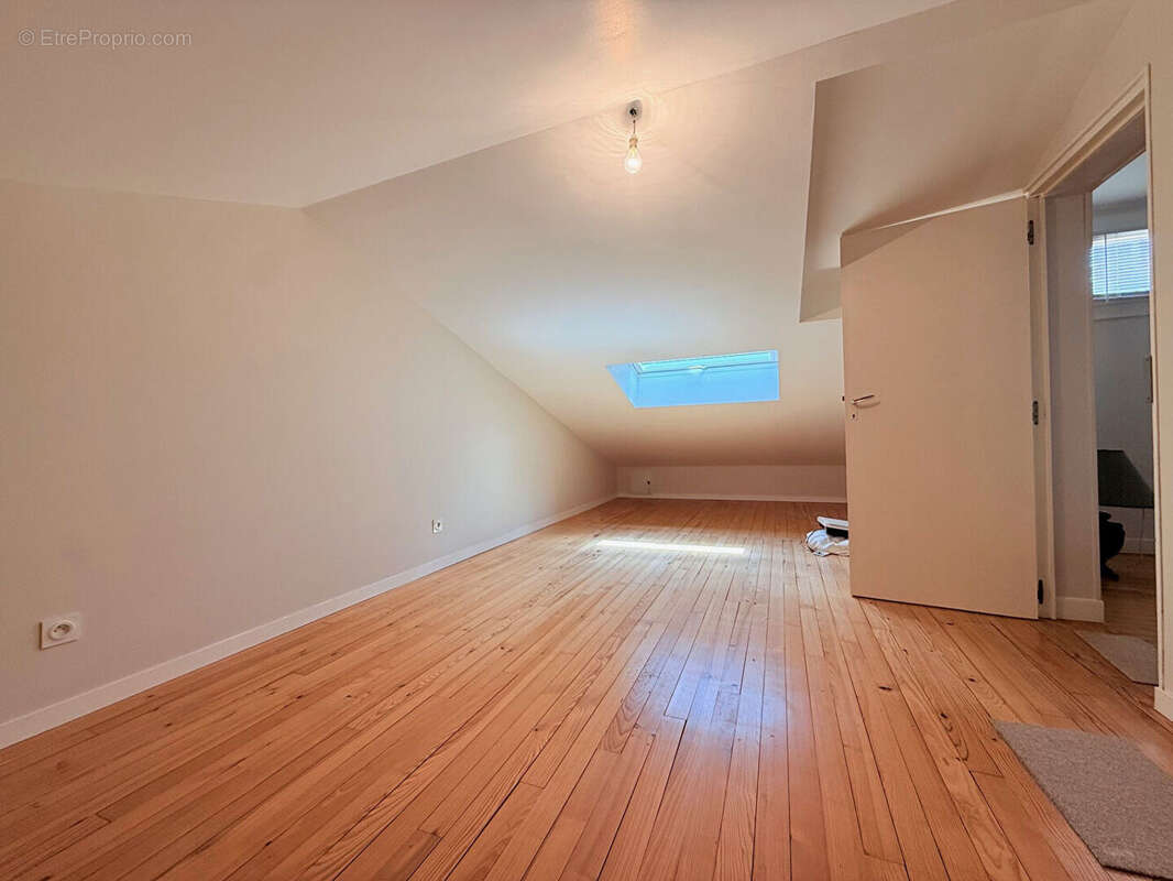 Maison 140m² à saint-denis-de-pile - photo 8