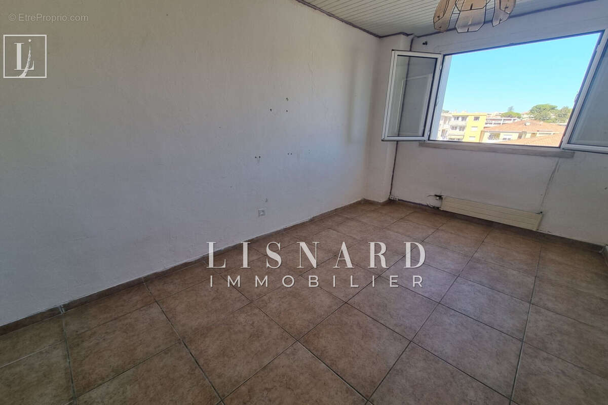 Appartement à VALLAURIS