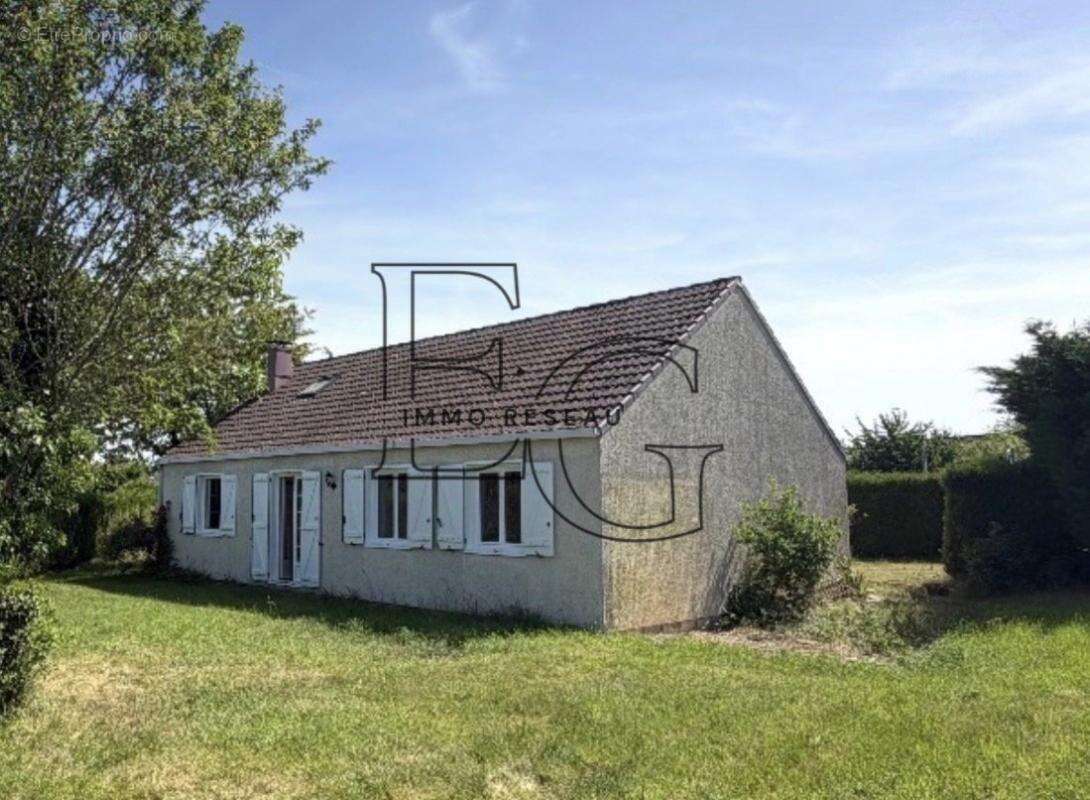 Maison à SAINT-LUBIN-DES-JONCHERETS