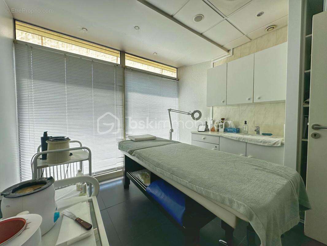 Local professionnel 71 m² – secteur mérande – chambéry – climatisé – double entrée – grande cave - photo 5