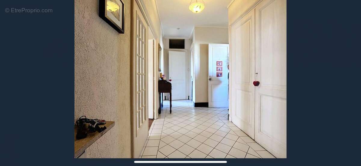 Hall - Appartement à VILLEFRANCHE-SUR-SAONE