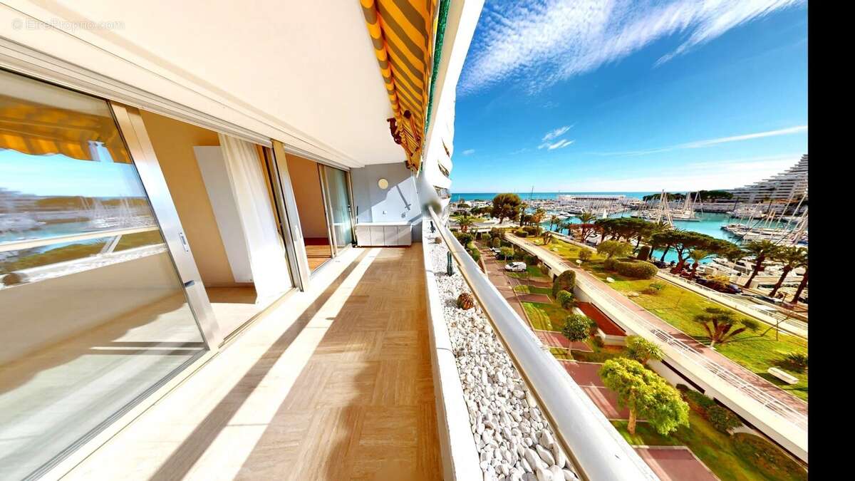 Appartement à VILLENEUVE-LOUBET