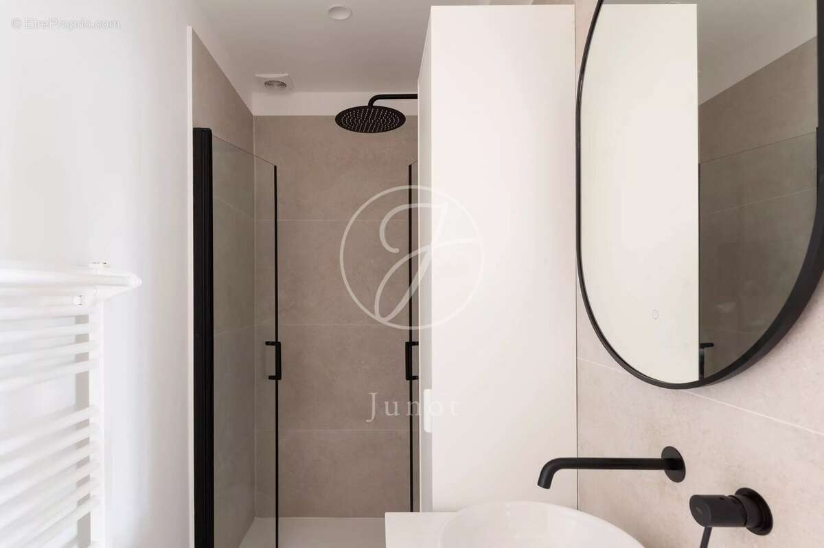 Appartement à PARIS-8E