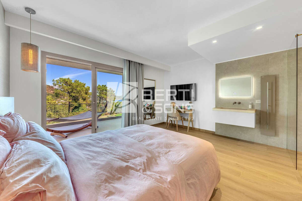 Maison à MANDELIEU-LA-NAPOULE