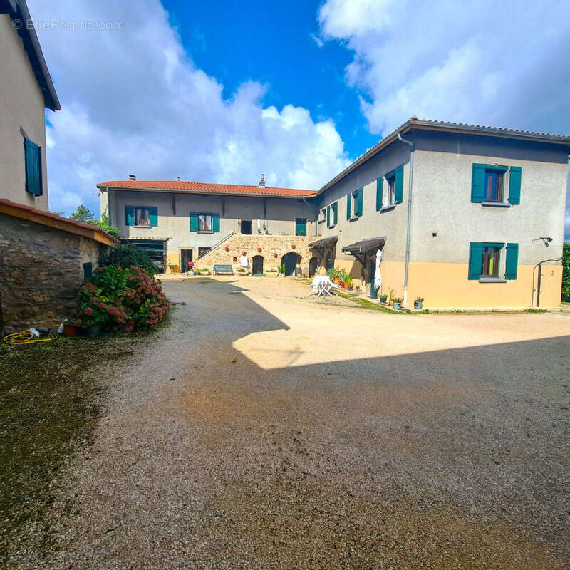 Maison à ORLIENAS