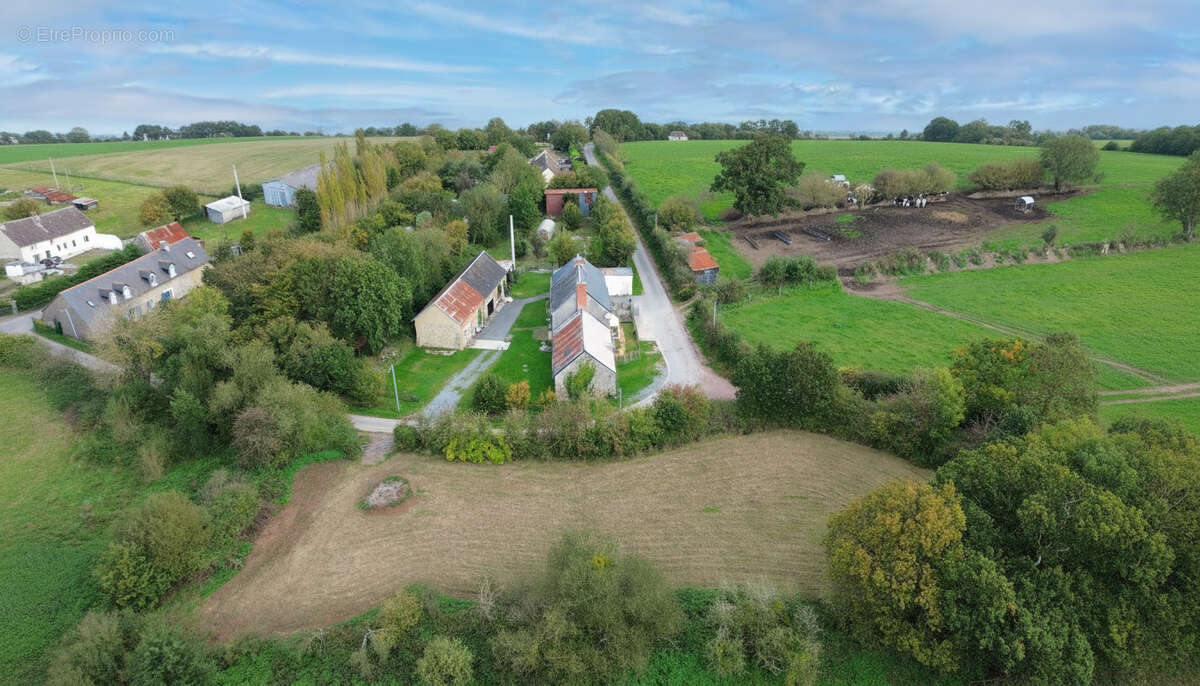 Maison à LA FEUILLIE