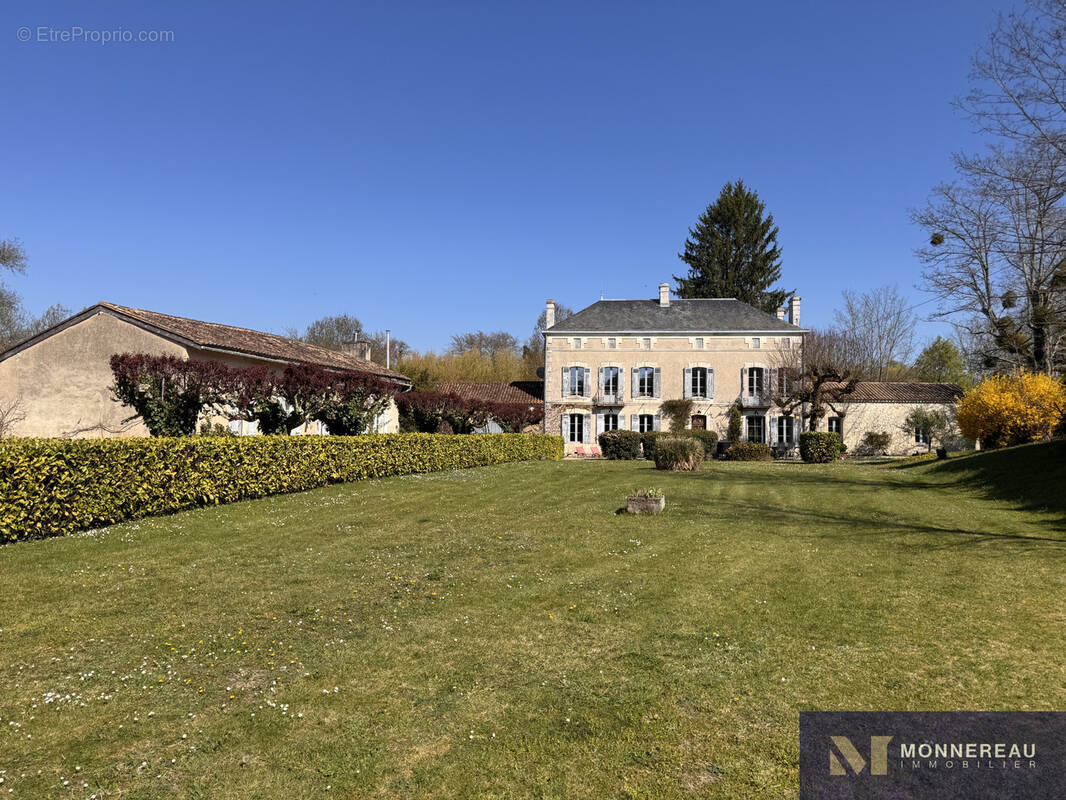 Maison à MONTGUYON