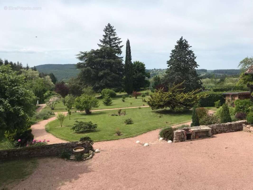 Maison 323 m² à Ozolles  - photo 2
