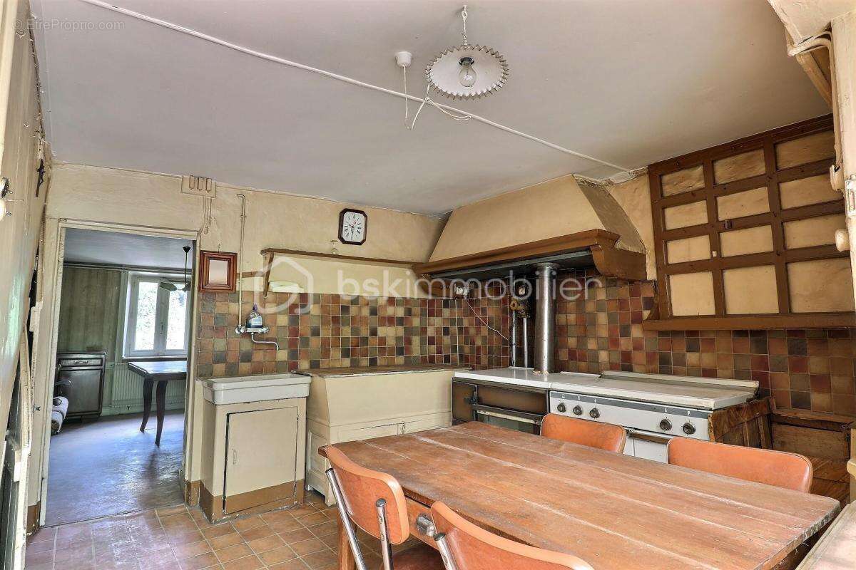 Maison à CELLES-SUR-DUROLLE