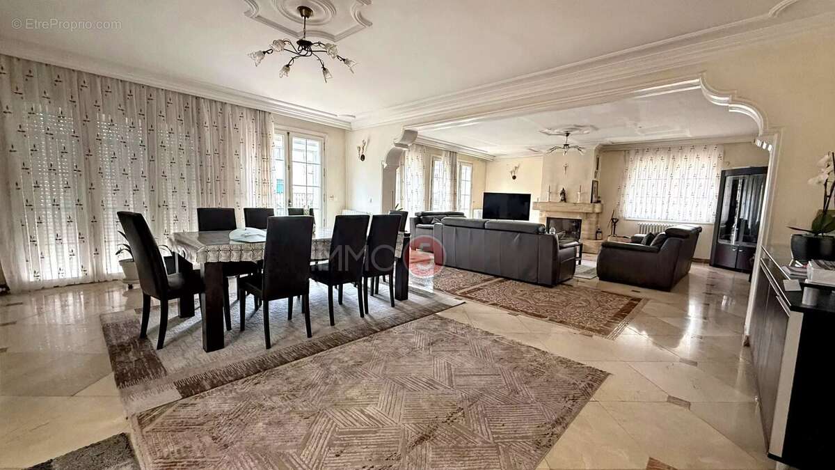 Maison à LES PAVILLONS-SOUS-BOIS