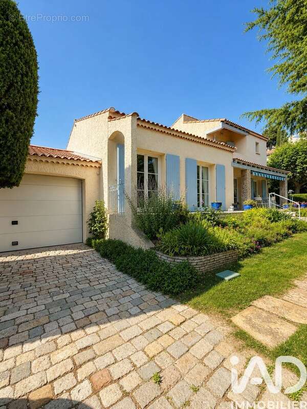 Maison 172 m² à Vitrolles  - photo 3