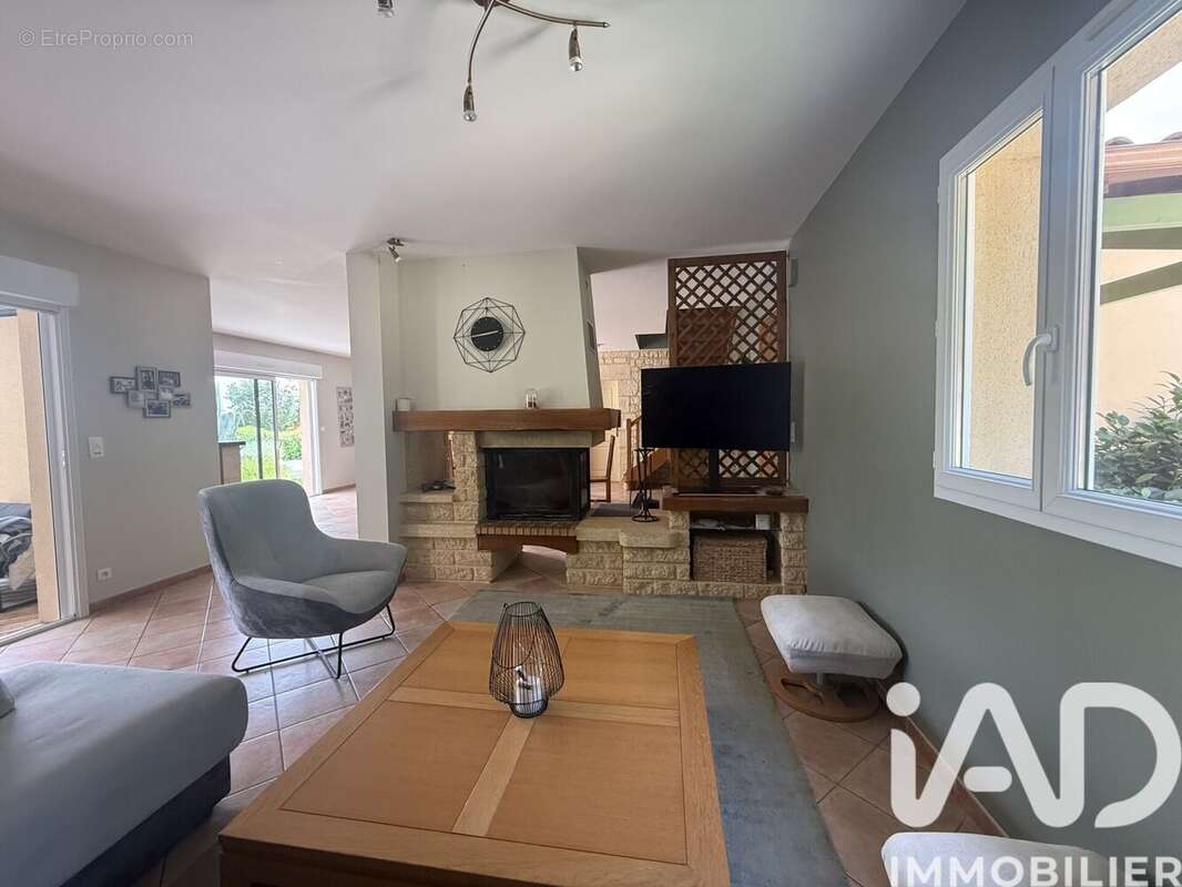 Maison 200 m² à Saint-Sauveur  - photo 6