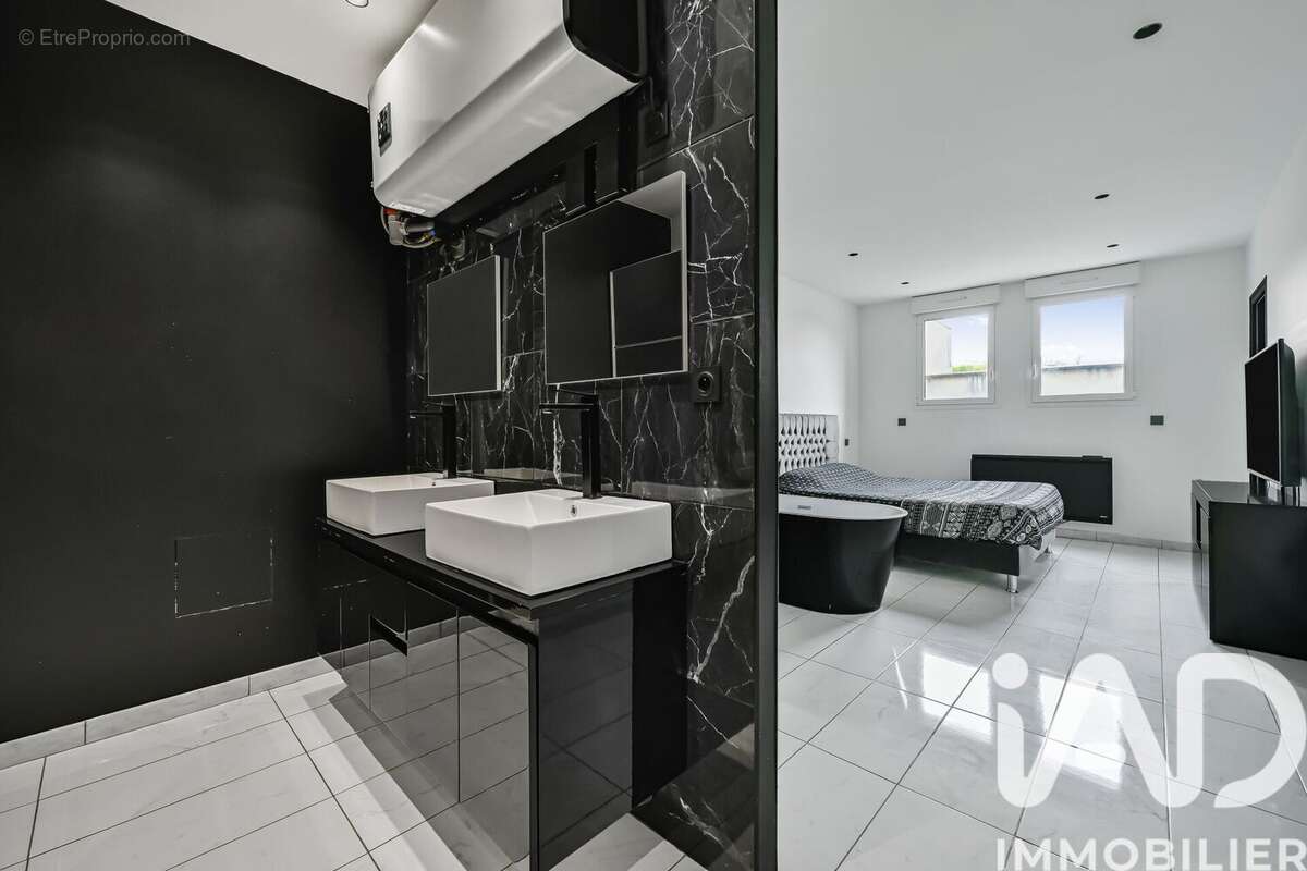 Photo 8 - Appartement à LIVRY-GARGAN