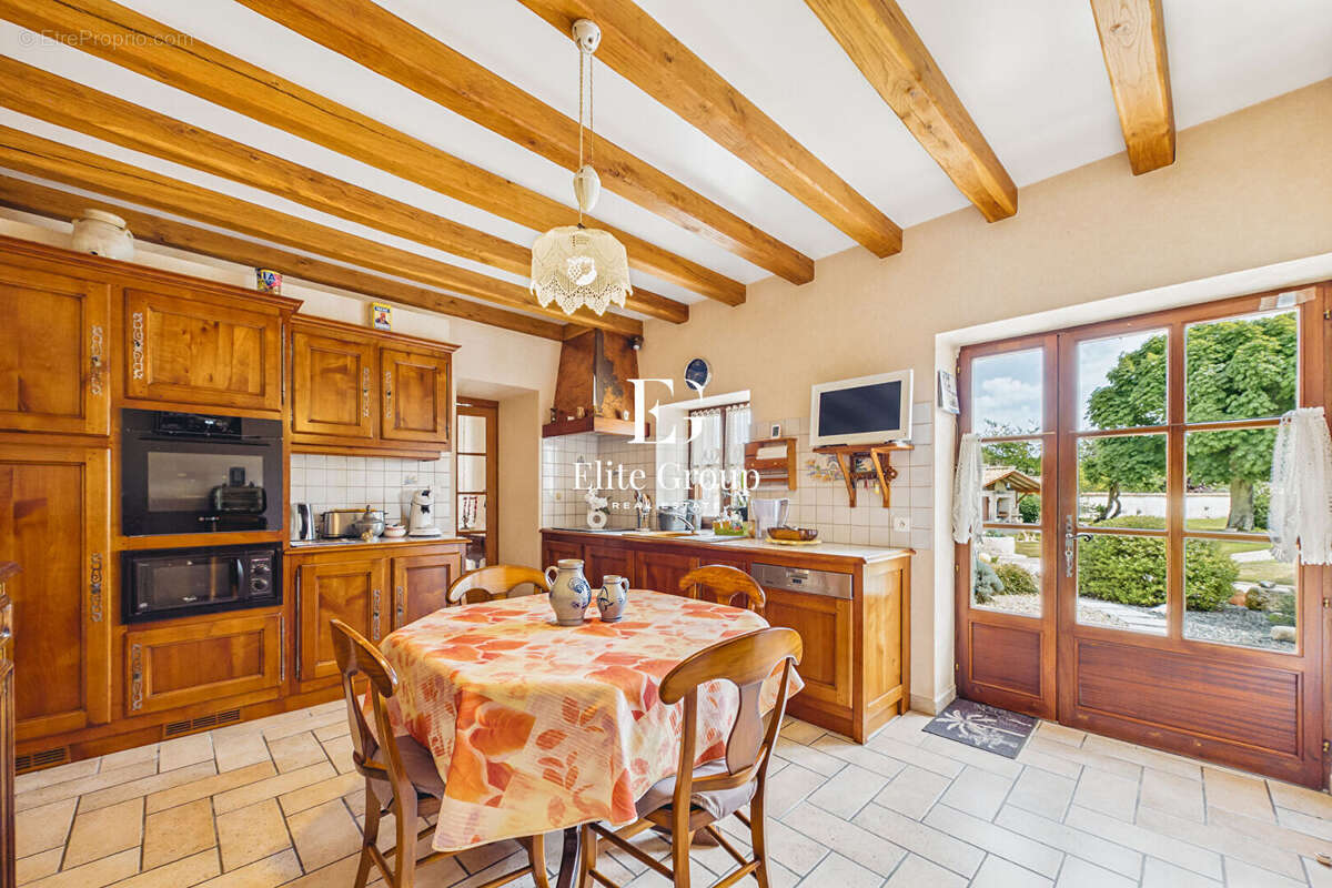 Maison à GENAC