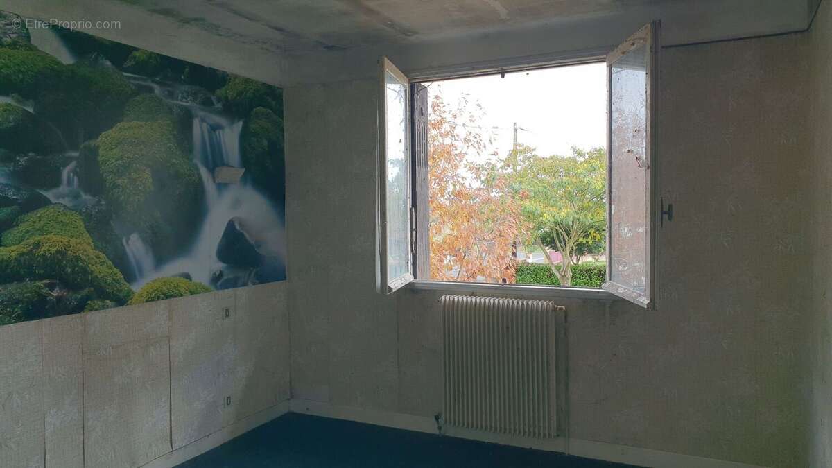 m chambre 4 - Maison à TRIE-SUR-BAISE