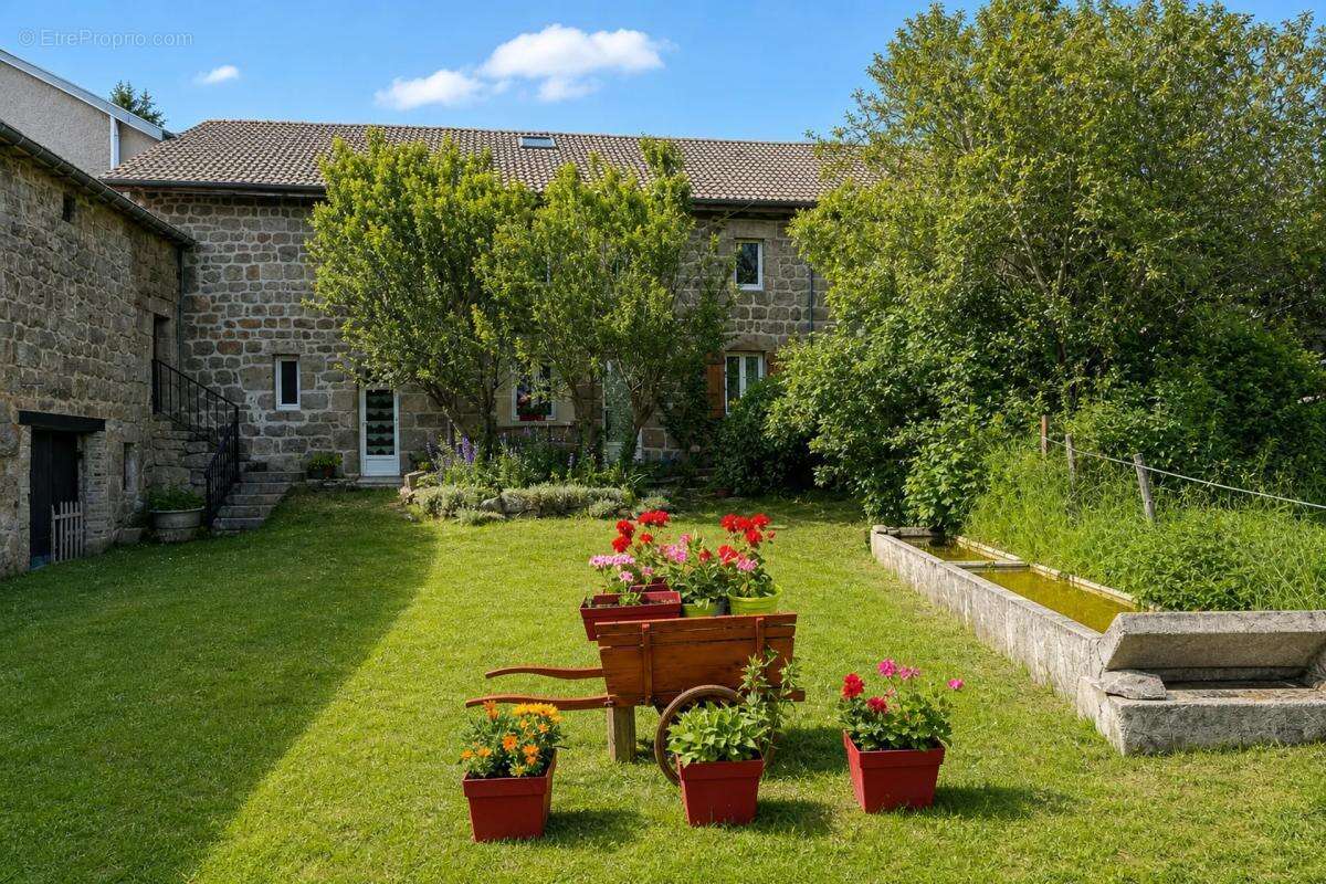Maison à SAINT-AGREVE