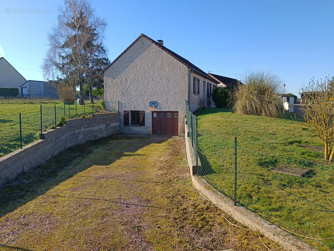 Maison à CHARENTONNAY