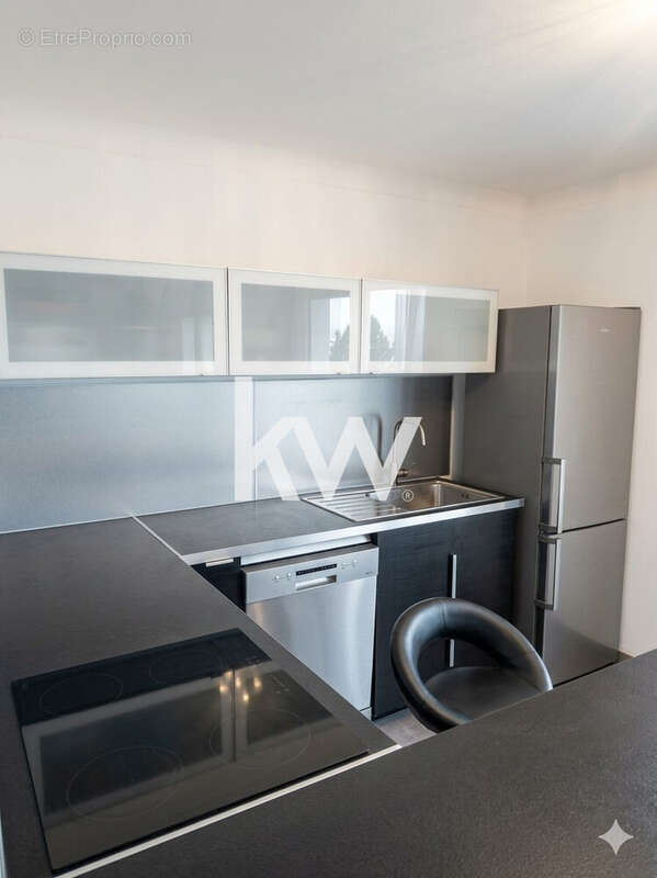 cuisine - Maison à LE CHAMBON-FEUGEROLLES