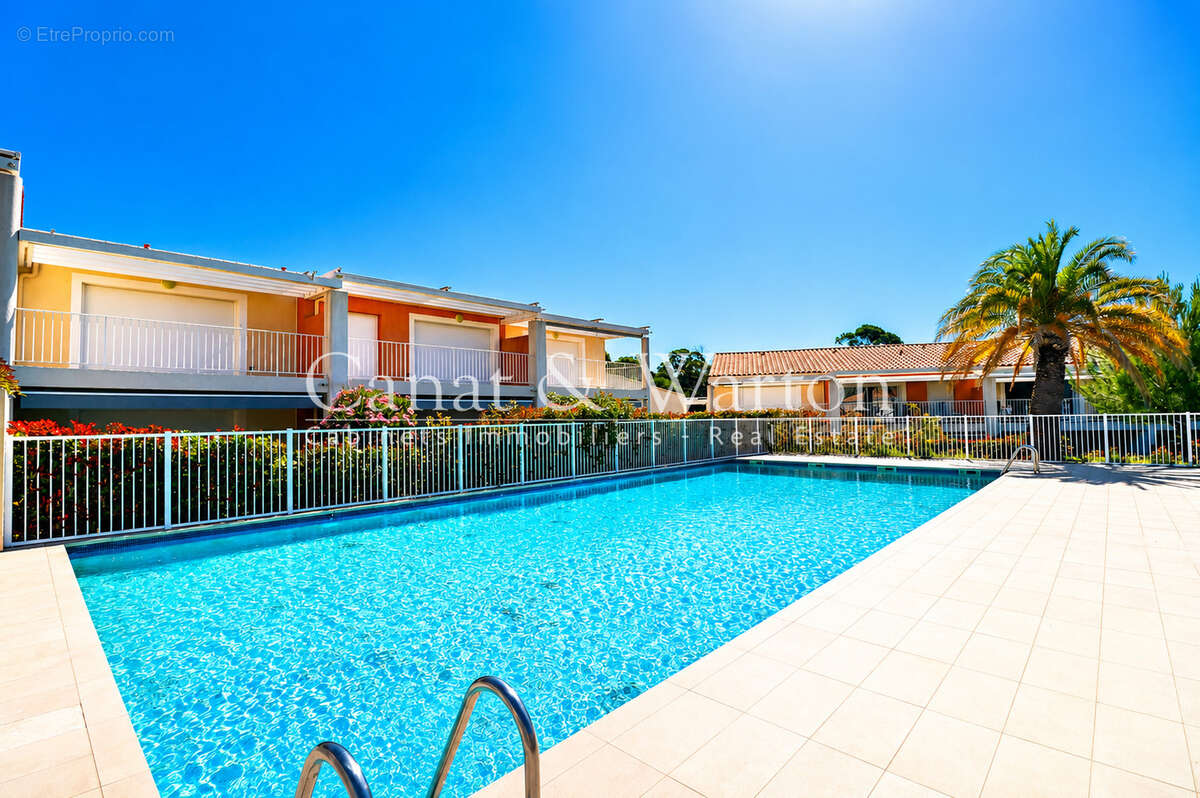 Sous offre: castel carla, t 3 en rez de jardin à cavalaire dans résidence de standing avec piscine - photo 11
