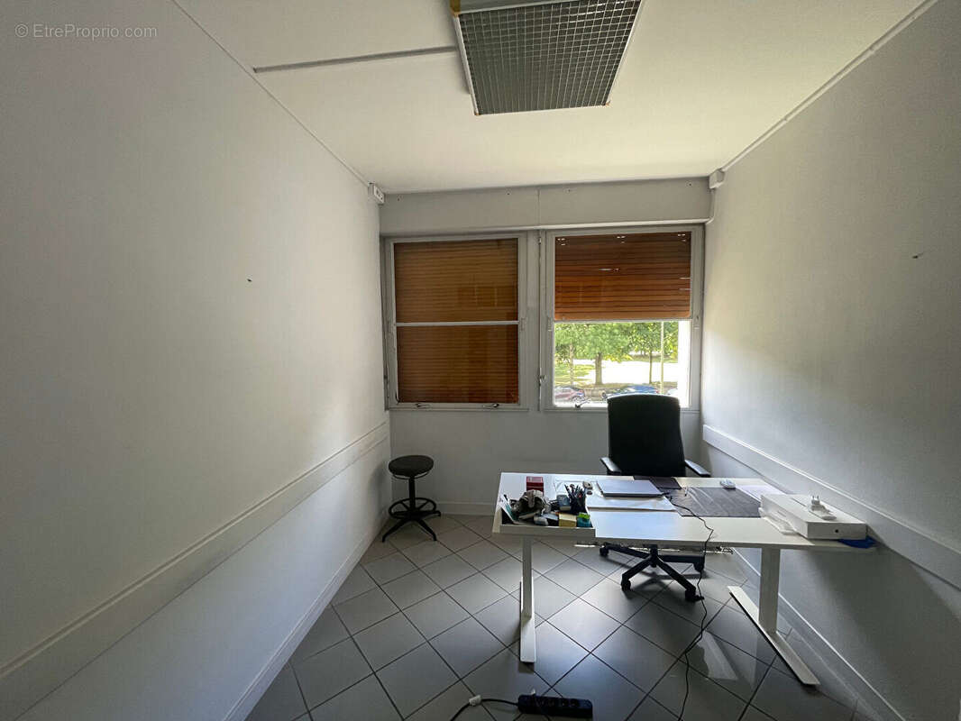 Bureaux à vendre - 75,34 m² -Residence saint GILDARD - photo 2