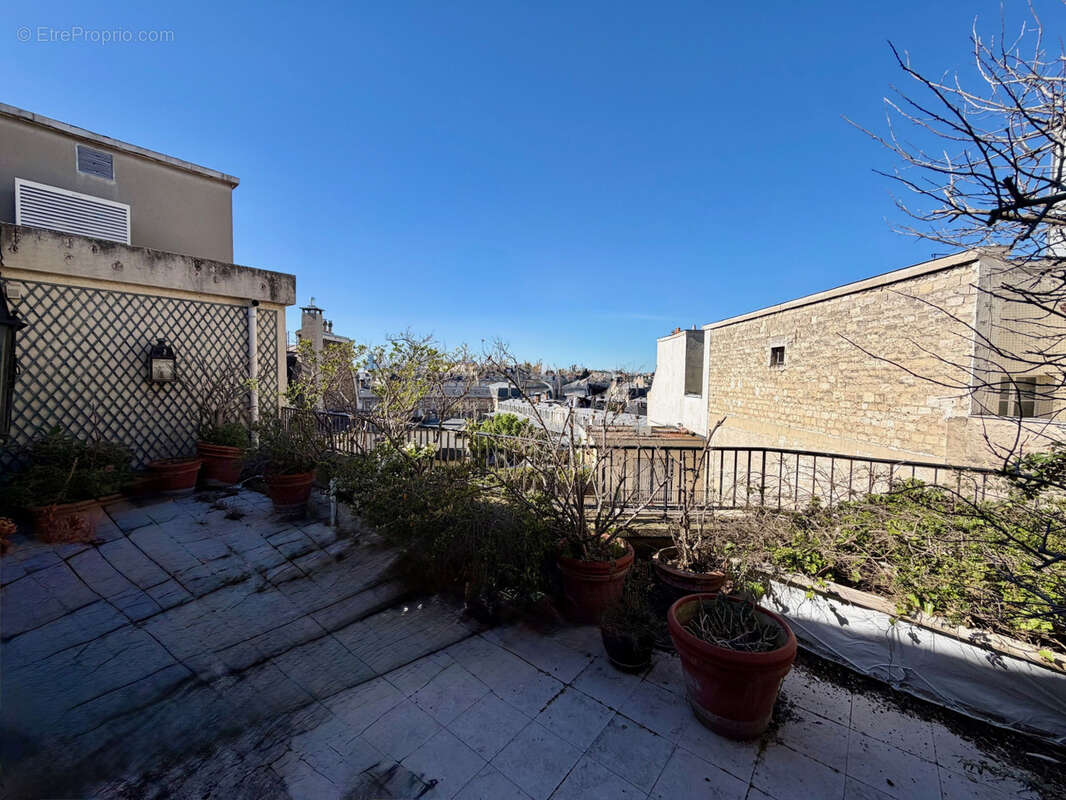 Appartement à PARIS-16E