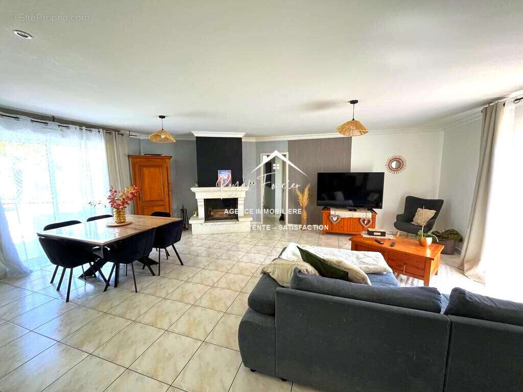 Séjour - Maison à CHATELLERAULT