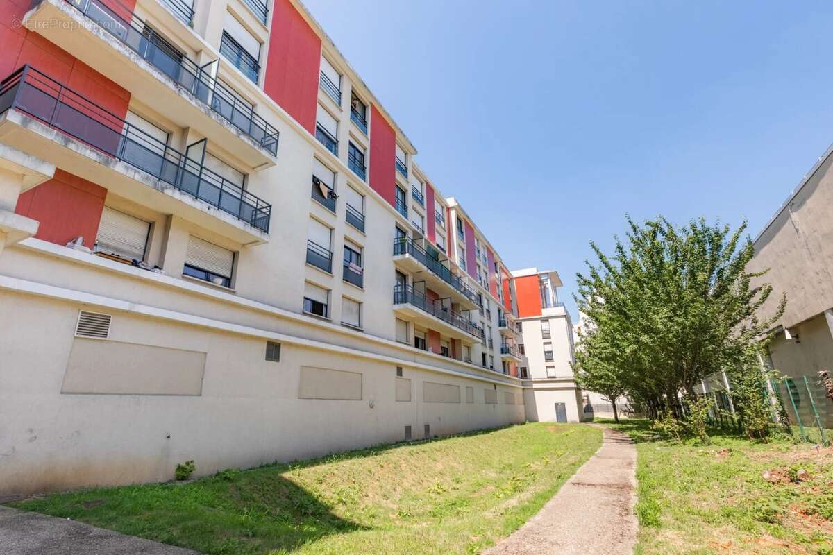 Appartement à VILLENEUVE-LA-GARENNE