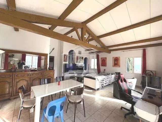 Maison à TOURRETTES