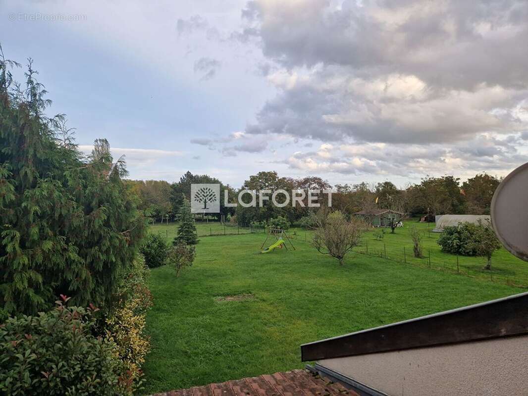 Maison à SAINT-REMY-EN-BOUZEMONT-SAINT-GENEST-ET-ISSON