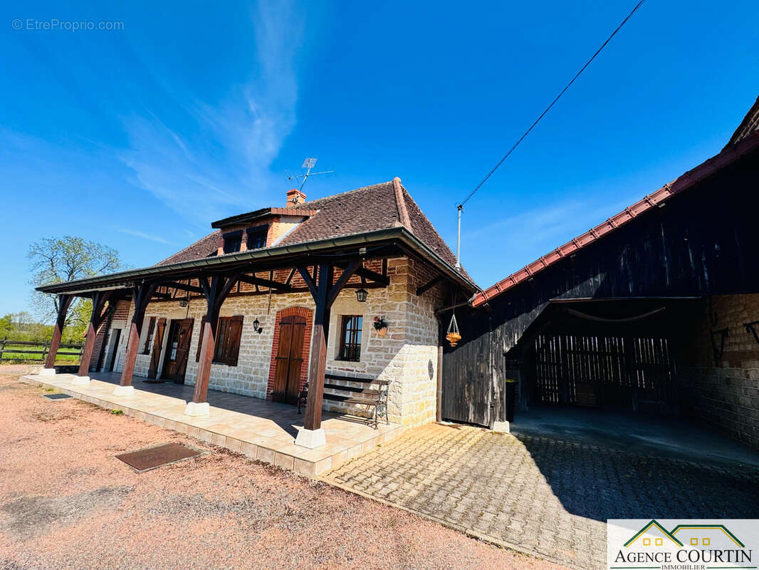 Maison à SAINT-MARTIN-DU-MONT