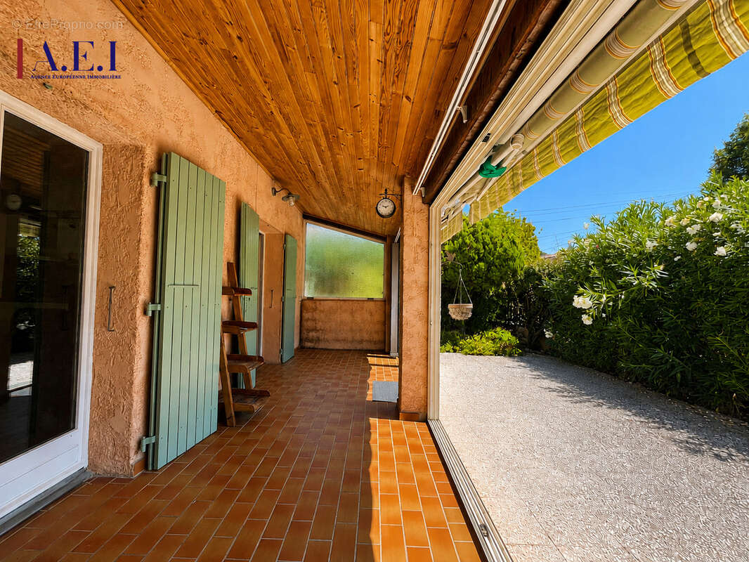 Six-Fours-Les-Plages - Villa individuelle avec jardin & garage - photo 6