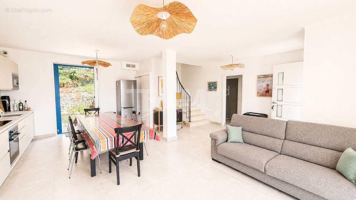 SÈTE  Maison rénovée avec vue panoramique sur la mer, terrasse de 60 m² et terrain de 890 m² - photo 6