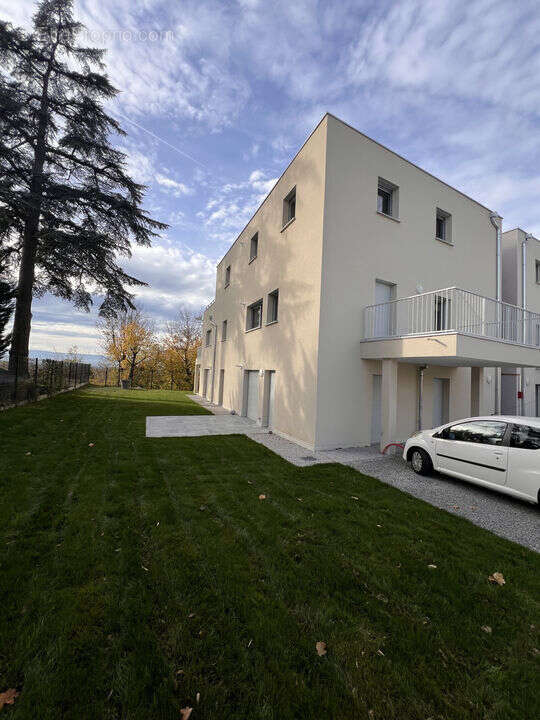 Appartement à VEAUCHE