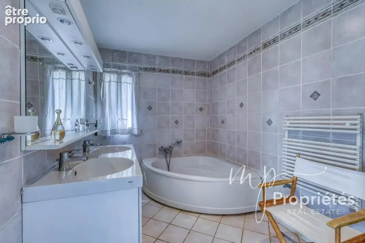 A VENDRE Maison  Rayol Canadel sur Mer. Propriété 300m² vue mer piscine proche plage - photo 17