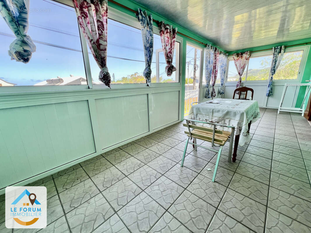 Saint joseph 97480 - villa f3 habitable de suite -varangue + garage - terrain clos et piscinable - facile d'ac - photo 9