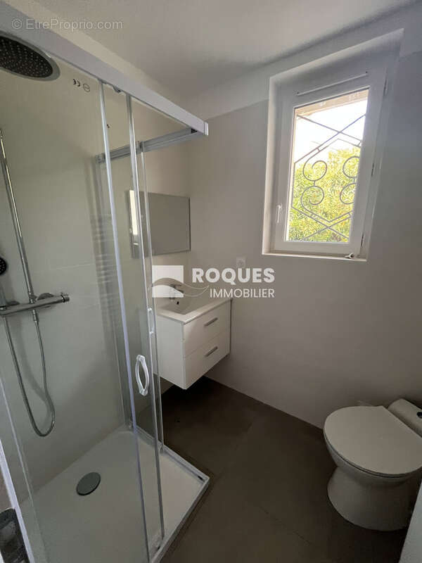 Bédarieux, à vendre belle maison de ville composée de deux appartements loués ! - photo 7