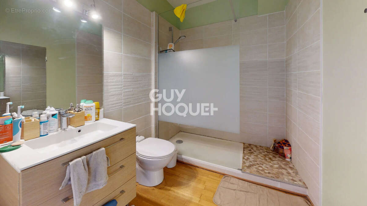 Exclusivité Guy Hoquet Avranches Maison familiale rénovée avec vie de plain-pied, en plein coeur de Ducey. - photo 8