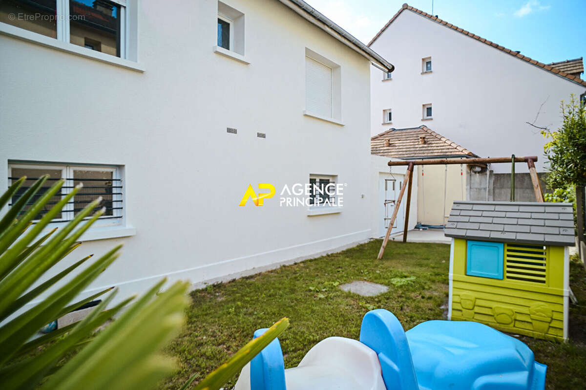 Maison à SARTROUVILLE